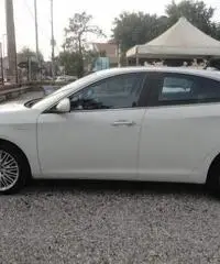 Alfa romeo giulietta 1.6cc distintive Alfa romeo giulietta 1.6cc distintive
