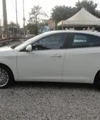 ALFA ROMEO Giulietta 1.6 JTDm-2 105 CV Distinctive rif. 7104279 ALFA ROMEO Giulietta 1.6 JTDm-2 105 CV Distinctive rif. 7104279