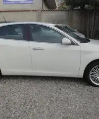 ALFA ROMEO Giulietta 1.6 JTDm-2 105 CV Distinctive rif. 7104279 ALFA ROMEO Giulietta 1.6 JTDm-2 105 CV Distinctive rif. 7104279