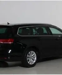 VOLKSWAGEN Passat Variant 2.0 TDI COMFORTLINE DSG LED 16 VOLKSWAGEN Passat Variant 2.0 TDI COMFORTLINE DSG LED 16