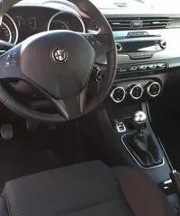 ALFA ROMEO Giulietta 1.6 JTDm-2 105 CV Distinctive Jtdm 76.713 Km rif. 7181710 ALFA ROMEO Giulietta 1.6 JTDm-2 105 CV Distinctive Jtdm 76.713 Km rif. 7181710