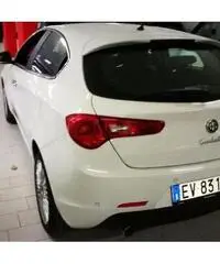 ALFA ROMEO Giulietta 1.6 JTDm-2 105 CV Distinctive rif. 7143002 ALFA ROMEO Giulietta 1.6 JTDm-2 105 CV Distinctive rif. 7143002