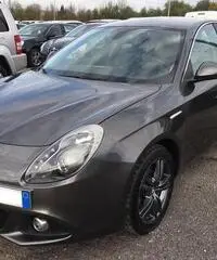Alfa Romeo Giulietta 1.6 JTDm-2 105 CV Distinctive Alfa Romeo Giulietta 1.6 JTDm-2 105 CV Distinctive