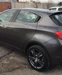Alfa Romeo Giulietta 1.6 JTDm-2 105 CV Distinctive Alfa Romeo Giulietta 1.6 JTDm-2 105 CV Distinctive