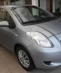 Toyota Yaris ( GPL ) ( GAS )  5 PORTE  5 POSTI  ok anche per neo paten Toyota Yaris ( GPL ) ( GAS )  5 PORTE  5 POSTI  ok anche per neo paten