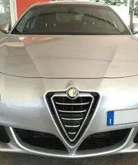 Alfa Romeo Giulietta 1.6 JTDm-2 DNA Distinctive 105 CV Alfa Romeo Giulietta 1.6 JTDm-2 DNA Distinctive 105 CV