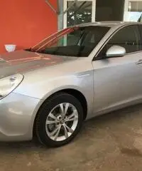 Alfa Romeo Giulietta 1.6 JTDm-2 DNA Distinctive 105 CV Alfa Romeo Giulietta 1.6 JTDm-2 DNA Distinctive 105 CV