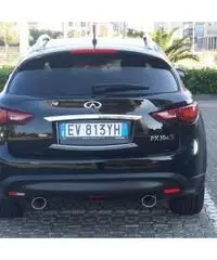 Infiniti FX30 black & white edition Infiniti FX30 black & white edition