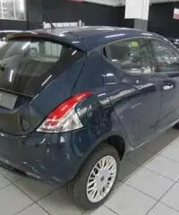 LANCIA Ypsilon 0.9 TwinAir 85 CV 5 porte Metano Ecochic Silver