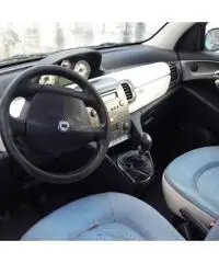 Lancia ypsilon 2004