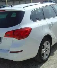 Opel Astra Station Wagon 1.7 Cdti 110cv Sp.tourer Cosmo Opel Astra Station Wagon 1.7 Cdti 110cv Sp.tourer Cosmo