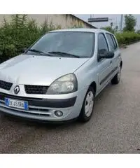 Renault Clio 1200cc44kw clima servosterzo 2003 Renault Clio 1200cc44kw clima servosterzo 2003