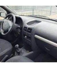 Renault Clio 1200cc44kw clima servosterzo 2003 Renault Clio 1200cc44kw clima servosterzo 2003