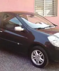 RENAULT Clio 1.2 16V 3 porte Le Iene RENAULT Clio 1.2 16V 3 porte Le Iene