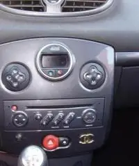 RENAULT Clio 1.2 16V 3 porte Le Iene RENAULT Clio 1.2 16V 3 porte Le Iene