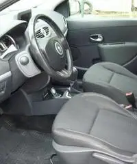 Renault Clio 1.5 dCi 75CV 5p Dynamique Navy Renault Clio 1.5 dCi 75CV 5p Dynamique Navy