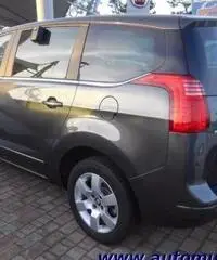 PEUGEOT 5008 1.6BlueHDi 120 S&S Business