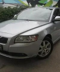 Volvo S40 2.0 D 136 CV Momentum Volvo S40 2.0 D 136 CV Momentum
