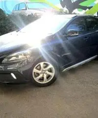 Volvo V40 Cross Country D2 1.6 115 cv Momentum Volvo V40 Cross Country D2 1.6 115 cv Momentum