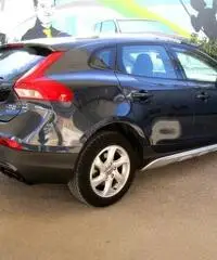 Volvo V40 Cross Country D2 1.6 115 cv Momentum Volvo V40 Cross Country D2 1.6 115 cv Momentum