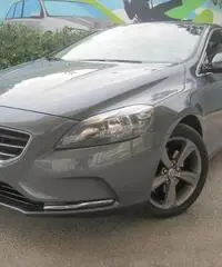 Volvo V40 D2 1.6 115 cv Powershift Momentum Volvo V40 D2 1.6 115 cv Powershift Momentum