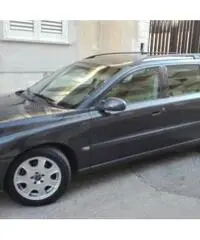 Volvo V70 D5 station wagon Volvo V70 D5 station wagon