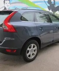 Volvo XC60 2.4 D 175 CV FWD DRIVe Kinetic Volvo XC60 2.4 D 175 CV FWD DRIVe Kinetic