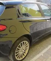 ALFA ROMEO 147 1.9 JTD (120) 5 porte Distinctive-TETTO APRIBILE- ALFA ROMEO 147 1.9 JTD (120) 5 porte Distinctive-TETTO APRIBILE-