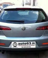 ALFA ROMEO 159 1.9 JTDm 16V Sportwagon Distinctive ALFA ROMEO 159 1.9 JTDm 16V Sportwagon Distinctive