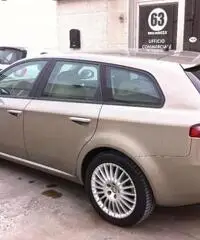 ALFA ROMEO 159 1.9 JTDm 16V Sportwagon Distinctive ALFA ROMEO 159 1.9 JTDm 16V Sportwagon Distinctive