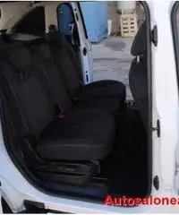 FORD C-Max 1.6 TDCi EURO 5 DPF Titanium 7 POSTI FORD C-Max 1.6 TDCi EURO 5 DPF Titanium 7 POSTI