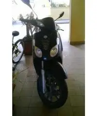 Vendo scooter Piaggio Carnaby 200 cc Vendo scooter Piaggio Carnaby 200 cc