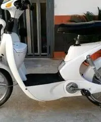 scooter elettrico vari colori e con batteria nuova e non assicurazione scooter elettrico vari colori e con batteria nuova e non assicurazione