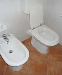 Stock di sanitari completi da bagno Stock di sanitari completi da bagno