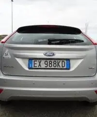 FORD Focus + 1.6 TDCi (90CV) 5p. FORD Focus + 1.6 TDCi (90CV) 5p.