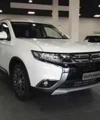 MITSUBISHI Outlander 2.2 DI-D 4WD Instyle Navy 7p. A/T m.y.16
