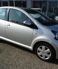 TOYOTA Aygo 1.0 12V VVT-i 5 porte Sol