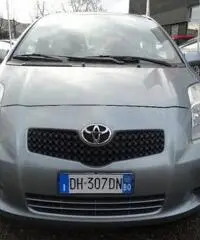 TOYOTA Yaris 1.0 5 porte Sol