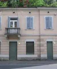 Casa indipendente di 10 locali in Vendita Casa indipendente di 10 locali in Vendita