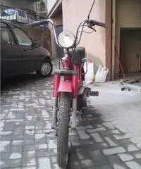 MOTORINO PIAGGIO D 'EPOCA 50CC ROSSO MOTORINO PIAGGIO D 'EPOCA 50CC ROSSO