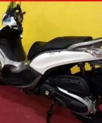 PIAGGIO Beverly 350 ABS SportTouring BIANCO - 628 PIAGGIO Beverly 350 ABS SportTouring BIANCO - 628
