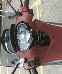 VENDO BEVERLY 350 CON BAULETTO E PARABREZZA ORIGINALI VENDO BEVERLY 350 CON BAULETTO E PARABREZZA ORIGINALI