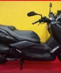 YAMAHA X-Max 400 Momo Design nero - 4602 YAMAHA X-Max 400 Momo Design nero - 4602