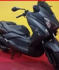 YAMAHA X-Max 400 Momo Design nero - 4602 YAMAHA X-Max 400 Momo Design nero - 4602