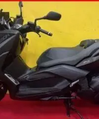 YAMAHA X-Max 400 Momo Design nero - 4602 YAMAHA X-Max 400 Momo Design nero - 4602