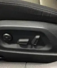 AUDI Q3 2.0 TDI quattro S tronic AUDI Q3 2.0 TDI quattro S tronic