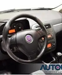 FIAT Grande Punto 1.3 MJT 5 PORTE DYNAMIC NEOPATENTATI CRUISE CERCHI