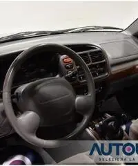 SUZUKI Grand Vitara 2.0I 16V S.W. GPL 4X4 CERCHI 16' RADIO SUZUKI Grand Vitara 2.0I 16V S.W. GPL 4X4 CERCHI 16' RADIO