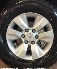 TOYOTA Hilux 2.4 D-4D A/T 4WD Double Cab Lounge MY16