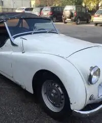 TRIUMPH TR2 DA RESTAURO COMPLETA TRIUMPH TR2 DA RESTAURO COMPLETA